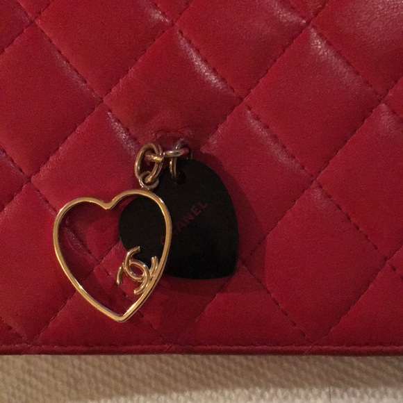 Special Authentic Red Chanel Wallet - Picture 2 of 8